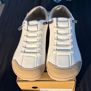 Brand New Hobibear unisex white and tan bear foot sneakers
